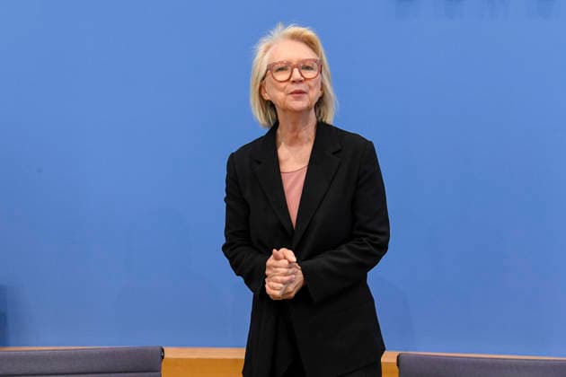 ABB BPK-GUTACHTEN - Prof. Prof. Dr. Dr. h.c. Monika Schnitzer, Vorsitzende Bericht zum Thema Vorstellung des Fruehjahrsgutachten 2026-Sachverstaendigenrat zur Begutachtung der gesamtwirtschaftlichen Entwicklung auf der BPK Bundespressekonferenz in Berlin am 27.05.2026 Berlin Deutschland *** ABB BPK GUTACHTEN Prof Prof Prof Dr Dr h c Monika Schnitzer, Chairwoman Report on the presentation of the 2026 Spring Report of the German Council of Economic Experts at the BPK Federal Press Conference in Berlin on 27 05 2026 Berlin Germany
