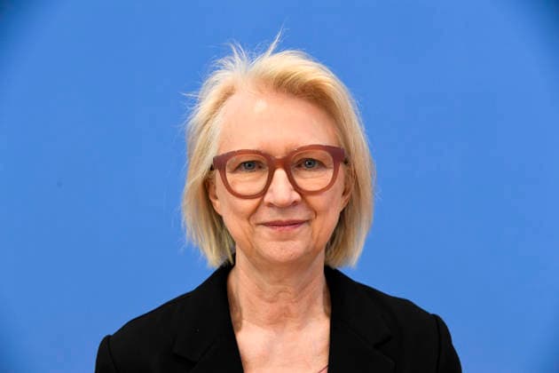 ABB BPK-GUTACHTEN - Prof. Prof. Dr. Dr. h.c. Monika Schnitzer, Vorsitzende Bericht zum Thema Vorstellung des Fruehjahrsgutachten 2026-Sachverstaendigenrat zur Begutachtung der gesamtwirtschaftlichen Entwicklung auf der BPK Bundespressekonferenz in Berlin am 27.05.2026 Berlin Deutschland *** ABB BPK GUTACHTEN Prof Prof Prof Dr Dr h c Monika Schnitzer, Chairwoman Report on the presentation of the 2026 Spring Report of the German Council of Economic Experts at the BPK Federal Press Conference in Berlin on 27 05 2026 Berlin Germany