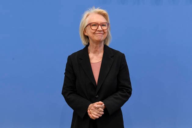 ABB BPK-GUTACHTEN - Prof. Prof. Dr. Dr. h.c. Monika Schnitzer, Vorsitzende Bericht zum Thema Vorstellung des Fruehjahrsgutachten 2026-Sachverstaendigenrat zur Begutachtung der gesamtwirtschaftlichen Entwicklung auf der BPK Bundespressekonferenz in Berlin am 27.05.2026 Berlin Deutschland *** ABB BPK GUTACHTEN Prof Prof Prof Dr Dr h c Monika Schnitzer, Chairwoman Report on the presentation of the 2026 Spring Report of the German Council of Economic Experts at the BPK Federal Press Conference in Berlin on 27 05 2026 Berlin Germany