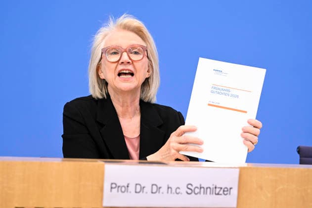 ABB BPK-GUTACHTEN - Prof. Prof. Dr. Dr. h.c. Monika Schnitzer, Vorsitzende Bericht zum Thema Vorstellung des Fruehjahrsgutachten 2026-Sachverstaendigenrat zur Begutachtung der gesamtwirtschaftlichen Entwicklung auf der BPK Bundespressekonferenz in Berlin am 27.05.2026 Berlin Deutschland *** ABB BPK GUTACHTEN Prof Prof Prof Dr Dr h c Monika Schnitzer, Chairwoman Report on the presentation of the 2026 Spring Report of the German Council of Economic Experts at the BPK Federal Press Conference in Berlin on 27 05 2026 Berlin Germany