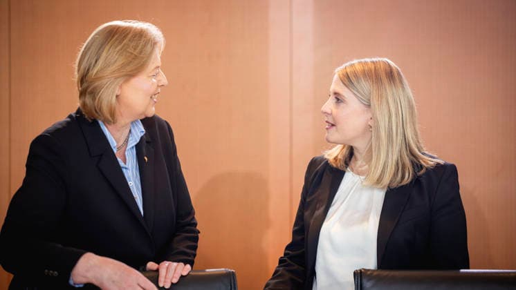 (L-R) Verena Hubertz (SPD), Bundesministerin fuer Wohnen, Stadtentwicklung und Bauwesen, und Baerbel Bas (SPD), Bundesministerin fuer Arbeit und Soziales, aufgenommen im Rahmen einer Kabinettssitzung in Berlin, 27.05.2026. Berlin Deutschland *** L R Verena Hubertz SPD , Federal Minister for Housing, Urban Development and Construction, and Baerbel Bas SPD , Federal Minister for Labor and Social Affairs, recorded during a cabinet meeting in Berlin, 27 05 2026 Berlin Germany Copyright: xJulianexSonntagx