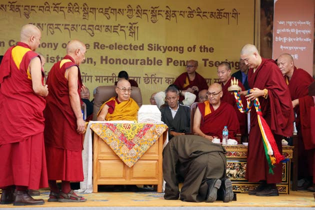Oath ceremony of Tibetan Parliament-in-Exile at Dharamshala, India Penpa Tsering (C-front-kneeling) seeks blessings from Tibetan spiritual leader, the Dalai Lama (C-L-sitting), during the oath taking ceremony as Sikyong, (President of the Central Tibetan Administration) at Dharamshala in India on May 27, 2026. Penpa Tsering has been re-elected as Sikyong for a second five-year term after securing more than 60 per cent of the votes. The Dalai Lama fled Tibet following a failed uprising against a Chinese invasion in 1959 and has been living in exile in Dharamsala, northern India where the Tibetan government-in-exile is based. Dharamshala india  Copyright: xMatrixxImagesx xSanjayxBaidx
