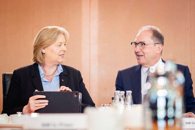 (L-R) Baerbel Bas (SPD), Bundesministerin fuer Arbeit und Soziales, und Alexander Dobrindt (CSU), Bundesminister des Innern, aufgenommen im Rahmen einer Kabinettssitzung in Berlin, 27.05.2026. Berlin Deutschland *** L R Baerbel Bas SPD , Federal Minister of Labor and Social Affairs, and Alexander Dobrindt CSU , Federal Minister of the Interior, recorded during a cabinet meeting in Berlin, 27 05 2026 Berlin Germany Copyright: xJulianexSonntagx