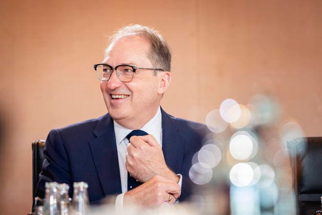 Alexander Dobrindt (CSU), Bundesminister des Innern, aufgenommen im Rahmen einer Kabinettssitzung in Berlin, 27.05.2026. Berlin Deutschland *** Alexander Dobrindt CSU , Federal Minister of the Interior, taken during a cabinet meeting in Berlin, 27 05 2026 Berlin Germany Copyright: xJulianexSonntagx