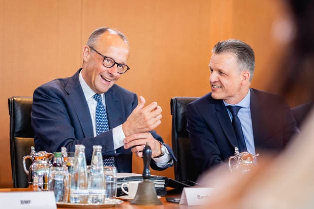 (L-R) Friedrich Merz (CDU), Bundeskanzler, und Thorsten Frei (CDU), Chef des Bundeskanzleramtes, aufgenommen im Rahmen einer Kabinettssitzung in Berlin, 27.05.2026. Berlin Deutschland *** L R Friedrich Merz CDU , Federal Chancellor, and Thorsten Frei CDU , Head of the Federal Chancellery, taken during a cabinet meeting in Berlin, 27 05 2026 Berlin Germany Copyright: xJulianexSonntagx