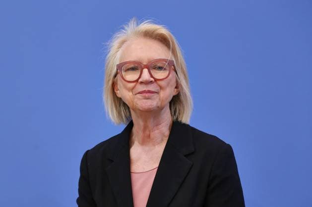 Berlin, Deutschland, 27.05.2026: Bundespressekonferenz: Vorstellung des Frühjahrsgutachten 2026 - Sachverständigenrat zur Begutachtung der gesamtwirtschaftlichen Entwicklung: Monika Schnitzer *** Berlin, Germany, 27 05 2026 Federal Press Conference Presentation of the Spring Report 2026 German Council of Economic Experts Monika Schnitzer Copyright: xdtsxNachrichtenagenturx dts_120844