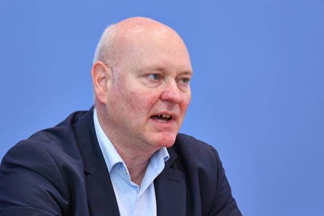 Berlin, Deutschland, 27.05.2026: Bundespressekonferenz: Vorstellung des Frühjahrsgutachten 2026 - Sachverständigenrat zur Begutachtung der gesamtwirtschaftlichen Entwicklung: Achim Truger *** Berlin, Germany, 27 05 2026 Federal Press Conference Presentation of the Spring Report 2026 German Council of Economic Experts Achim Truger Copyright: xdtsxNachrichtenagenturx dts_120818