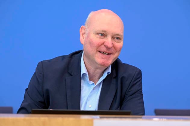 ABB BPK-GUTACHTEN - Prof. Dr. Achim Truger Bericht zum Thema Vorstellung des Fruehjahrsgutachten 2026-Sachverstaendigenrat zur Begutachtung der gesamtwirtschaftlichen Entwicklung auf der BPK Bundespressekonferenz in Berlin am 27.05.2026 Berlin Deutschland *** ABB BPK GUTACHTEN Prof Dr Achim Truger Report on the presentation of the 2026 Spring Report of the German Council of Economic Experts at the BPK Federal Press Conference in Berlin on 27 05 2026 Berlin Germany