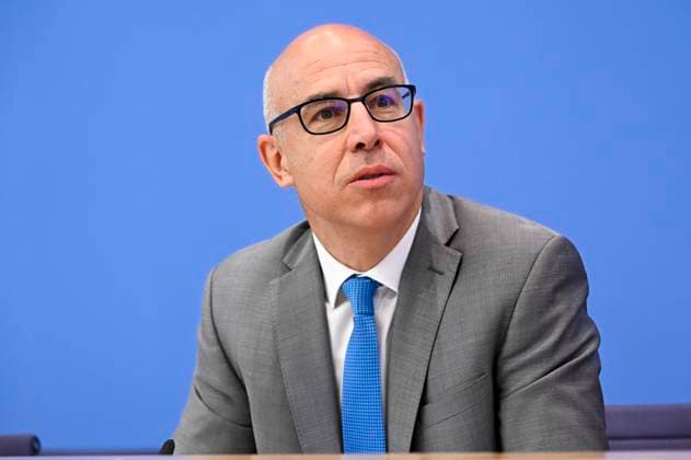 ABB BPK-GUTACHTEN- Prof. Dr. Gabriel Felbermayr Bericht zum Thema Vorstellung des Fruehjahrsgutachten 2026-Sachverstaendigenrat zur Begutachtung der gesamtwirtschaftlichen Entwicklung auf der BPK Bundespressekonferenz in Berlin am 27.05.2026 Berlin Deutschland *** ABB BPK GUTACHTEN Prof Dr Gabriel Felbermayr Report on the presentation of the 2026 Spring Report of the German Council of Economic Experts at the BPK Federal Press Conference in Berlin on 27 05 2026 Berlin Germany