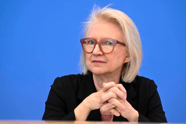 ABB BPK-GUTACHTEN - Prof. Dr. Dr. h.c. Monika Schnitzer, Vorsitzende Bericht zum Thema Vorstellung des Fruehjahrsgutachten 2026-Sachverstaendigenrat zur Begutachtung der gesamtwirtschaftlichen Entwicklung auf der BPK Bundespressekonferenz in Berlin am 27.05.2026 Berlin Deutschland *** ABB BPK GUTACHTEN Prof Dr Dr h c Monika Schnitzer, Chairwoman Report on the presentation of the Fruehjahrsgutachten 2026 Sachverstaendigenrat zur Begutachtung der gesamtwirtschaftlichen Entwicklung at the BPK Federal Press Conference in Berlin on 27 05 2026 Berlin Germany