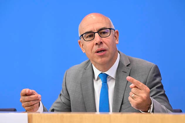 ABB BPK-GUTACHTEN- Prof. Dr. Gabriel Felbermayr Bericht zum Thema Vorstellung des Fruehjahrsgutachten 2026-Sachverstaendigenrat zur Begutachtung der gesamtwirtschaftlichen Entwicklung auf der BPK Bundespressekonferenz in Berlin am 27.05.2026 Berlin Deutschland *** ABB BPK GUTACHTEN Prof Dr Gabriel Felbermayr Report on the presentation of the 2026 Spring Report of the German Council of Economic Experts at the BPK Federal Press Conference in Berlin on 27 05 2026 Berlin Germany