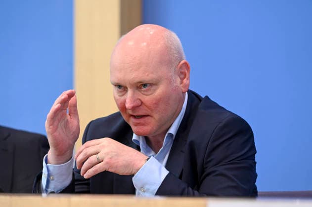 ABB BPK-GUTACHTEN - Prof. Dr. Achim Truger Bericht zum Thema Vorstellung des Fruehjahrsgutachten 2026-Sachverstaendigenrat zur Begutachtung der gesamtwirtschaftlichen Entwicklung auf der BPK Bundespressekonferenz in Berlin am 27.05.2026 Berlin Deutschland *** ABB BPK GUTACHTEN Prof Dr Achim Truger Report on the presentation of the 2026 Spring Report of the German Council of Economic Experts at the BPK Federal Press Conference in Berlin on 27 05 2026 Berlin Germany
