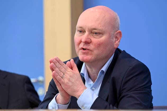 ABB BPK-GUTACHTEN - Prof. Dr. Achim Truger Bericht zum Thema Vorstellung des Fruehjahrsgutachten 2026-Sachverstaendigenrat zur Begutachtung der gesamtwirtschaftlichen Entwicklung auf der BPK Bundespressekonferenz in Berlin am 27.05.2026 Berlin Deutschland *** ABB BPK GUTACHTEN Prof Dr Achim Truger Report on the presentation of the 2026 Spring Report of the German Council of Economic Experts at the BPK Federal Press Conference in Berlin on 27 05 2026 Berlin Germany