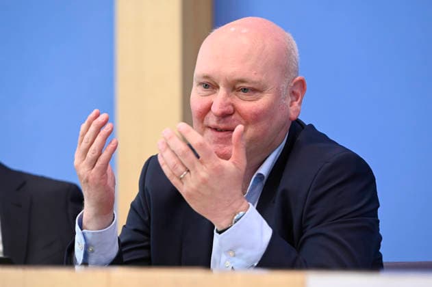 ABB BPK-GUTACHTEN - Prof. Dr. Achim Truger Bericht zum Thema Vorstellung des Fruehjahrsgutachten 2026-Sachverstaendigenrat zur Begutachtung der gesamtwirtschaftlichen Entwicklung auf der BPK Bundespressekonferenz in Berlin am 27.05.2026 Berlin Deutschland *** ABB BPK GUTACHTEN Prof Dr Achim Truger Report on the presentation of the 2026 Spring Report of the German Council of Economic Experts at the BPK Federal Press Conference in Berlin on 27 05 2026 Berlin Germany