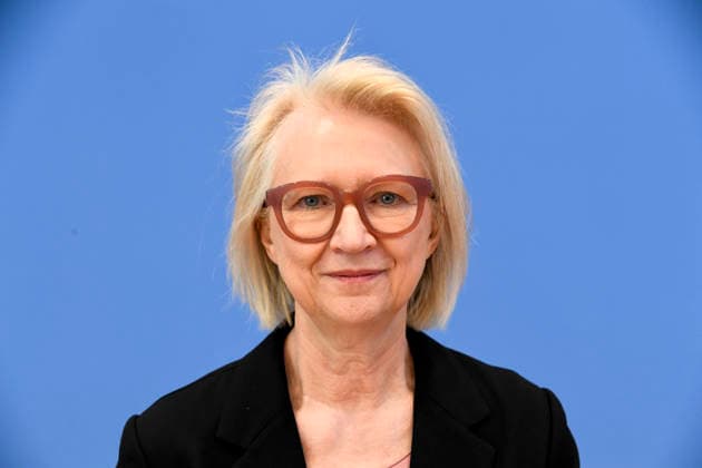 ABB BPK-GUTACHTEN - Prof. Dr. Dr. h.c. Monika Schnitzer, Vorsitzende Bericht zum Thema Vorstellung des Fruehjahrsgutachten 2026-Sachverstaendigenrat zur Begutachtung der gesamtwirtschaftlichen Entwicklung auf der BPK Bundespressekonferenz in Berlin am 27.05.2026 Berlin Deutschland *** ABB BPK GUTACHTEN Prof Dr Dr h c Monika Schnitzer, Chairwoman Report on the presentation of the Fruehjahrsgutachten 2026 Sachverstaendigenrat zur Begutachtung der gesamtwirtschaftlichen Entwicklung at the BPK Federal Press Conference in Berlin on 27 05 2026 Berlin Germany