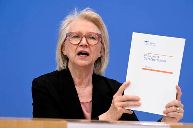 ABB BPK-GUTACHTEN - Prof. Dr. Dr. h.c. Monika Schnitzer, Vorsitzende Bericht zum Thema Vorstellung des Fruehjahrsgutachten 2026-Sachverstaendigenrat zur Begutachtung der gesamtwirtschaftlichen Entwicklung auf der BPK Bundespressekonferenz in Berlin am 27.05.2026 Berlin Deutschland *** ABB BPK GUTACHTEN Prof Dr Dr h c Monika Schnitzer, Chairwoman Report on the presentation of the Fruehjahrsgutachten 2026 Sachverstaendigenrat zur Begutachtung der gesamtwirtschaftlichen Entwicklung at the BPK Federal Press Conference in Berlin on 27 05 2026 Berlin Germany