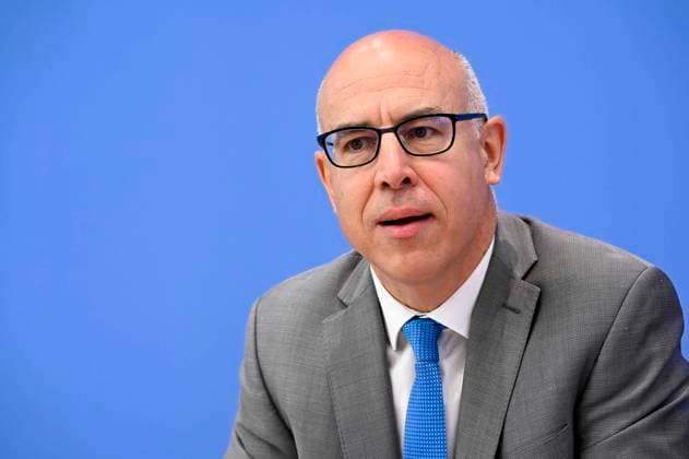 ABB BPK-GUTACHTEN- Prof. Dr. Gabriel Felbermayr Bericht zum Thema Vorstellung des Fruehjahrsgutachten 2026-Sachverstaendigenrat zur Begutachtung der gesamtwirtschaftlichen Entwicklung auf der BPK Bundespressekonferenz in Berlin am 27.05.2026 Berlin Deutschland *** ABB BPK GUTACHTEN Prof Dr Gabriel Felbermayr Report on the presentation of the 2026 Spring Report of the German Council of Economic Experts at the BPK Federal Press Conference in Berlin on 27 05 2026 Berlin Germany