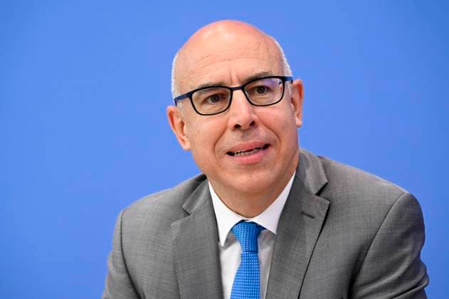 ABB BPK-GUTACHTEN- Prof. Dr. Gabriel Felbermayr Bericht zum Thema Vorstellung des Fruehjahrsgutachten 2026-Sachverstaendigenrat zur Begutachtung der gesamtwirtschaftlichen Entwicklung auf der BPK Bundespressekonferenz in Berlin am 27.05.2026 Berlin Deutschland *** ABB BPK GUTACHTEN Prof Dr Gabriel Felbermayr Report on the presentation of the 2026 Spring Report of the German Council of Economic Experts at the BPK Federal Press Conference in Berlin on 27 05 2026 Berlin Germany