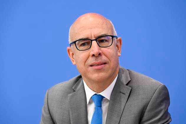 ABB BPK-GUTACHTEN- Prof. Dr. Gabriel Felbermayr Bericht zum Thema Vorstellung des Fruehjahrsgutachten 2026-Sachverstaendigenrat zur Begutachtung der gesamtwirtschaftlichen Entwicklung auf der BPK Bundespressekonferenz in Berlin am 27.05.2026 Berlin Deutschland *** ABB BPK GUTACHTEN Prof Dr Gabriel Felbermayr Report on the presentation of the 2026 Spring Report of the German Council of Economic Experts at the BPK Federal Press Conference in Berlin on 27 05 2026 Berlin Germany