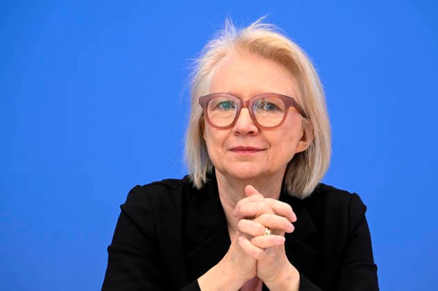ABB BPK-GUTACHTEN - Prof. Dr. Dr. h.c. Monika Schnitzer, Vorsitzende Bericht zum Thema Vorstellung des Fruehjahrsgutachten 2026-Sachverstaendigenrat zur Begutachtung der gesamtwirtschaftlichen Entwicklung auf der BPK Bundespressekonferenz in Berlin am 27.05.2026 Berlin Deutschland *** ABB BPK GUTACHTEN Prof Dr Dr h c Monika Schnitzer, Chairwoman Report on the presentation of the Fruehjahrsgutachten 2026 Sachverstaendigenrat zur Begutachtung der gesamtwirtschaftlichen Entwicklung at the BPK Federal Press Conference in Berlin on 27 05 2026 Berlin Germany