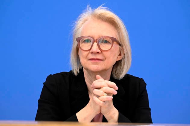 ABB BPK-GUTACHTEN - Prof. Dr. Dr. h.c. Monika Schnitzer, Vorsitzende Bericht zum Thema Vorstellung des Fruehjahrsgutachten 2026-Sachverstaendigenrat zur Begutachtung der gesamtwirtschaftlichen Entwicklung auf der BPK Bundespressekonferenz in Berlin am 27.05.2026 Berlin Deutschland *** ABB BPK GUTACHTEN Prof Dr Dr h c Monika Schnitzer, Chairwoman Report on the presentation of the Fruehjahrsgutachten 2026 Sachverstaendigenrat zur Begutachtung der gesamtwirtschaftlichen Entwicklung at the BPK Federal Press Conference in Berlin on 27 05 2026 Berlin Germany