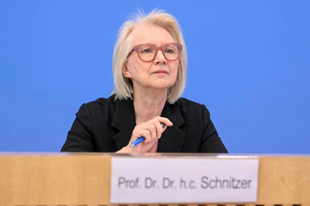 ABB BPK-GUTACHTEN - Prof. Dr. Dr. h.c. Monika Schnitzer, Vorsitzende Bericht zum Thema Vorstellung des Fruehjahrsgutachten 2026-Sachverstaendigenrat zur Begutachtung der gesamtwirtschaftlichen Entwicklung auf der BPK Bundespressekonferenz in Berlin am 27.05.2026 Berlin Deutschland *** ABB BPK GUTACHTEN Prof Dr Dr h c Monika Schnitzer, Chairwoman Report on the presentation of the Fruehjahrsgutachten 2026 Sachverstaendigenrat zur Begutachtung der gesamtwirtschaftlichen Entwicklung at the BPK Federal Press Conference in Berlin on 27 05 2026 Berlin Germany