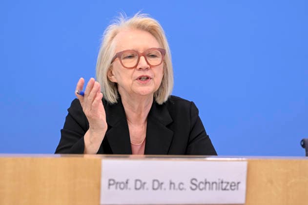 ABB BPK-GUTACHTEN - Prof. Dr. Dr. h.c. Monika Schnitzer, Vorsitzende Bericht zum Thema Vorstellung des Fruehjahrsgutachten 2026-Sachverstaendigenrat zur Begutachtung der gesamtwirtschaftlichen Entwicklung auf der BPK Bundespressekonferenz in Berlin am 27.05.2026 Berlin Deutschland *** ABB BPK GUTACHTEN Prof Dr Dr h c Monika Schnitzer, Chairwoman Report on the presentation of the Fruehjahrsgutachten 2026 Sachverstaendigenrat zur Begutachtung der gesamtwirtschaftlichen Entwicklung at the BPK Federal Press Conference in Berlin on 27 05 2026 Berlin Germany