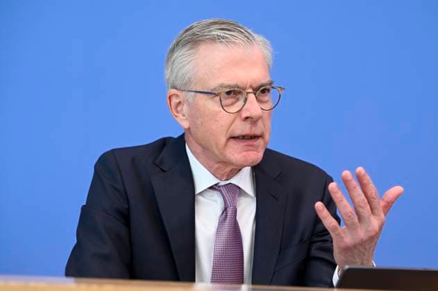 ABB BPK-GUTACHTEN - Prof. Dr. Martin Werding Bericht zum Thema Vorstellung des Fruehjahrsgutachten 2026-Sachverstaendigenrat zur Begutachtung der gesamtwirtschaftlichen Entwicklung auf der BPK Bundespressekonferenz in Berlin am 27.05.2026 Berlin Deutschland *** ABB BPK GUTACHTEN Prof Dr Martin Werding Report on the presentation of the 2026 Spring Report of the German Council of Economic Experts at the BPK Federal Press Conference in Berlin on 27 05 2026 Berlin Germany