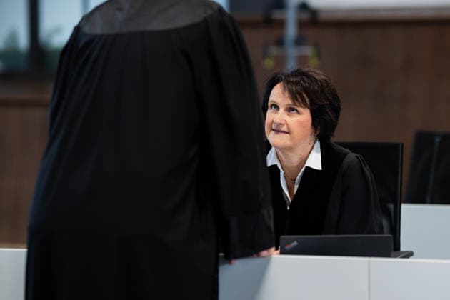 27.05.2026 - Urteilsverkündung beim Prozess gegen Daniela Klette: Der mutmaßlichen RAF-Terroristin wird versuchter Mord und die Beteiligung an bewaffneten Raubüberfällen vorgeworfen, die in einer umgebauten Reithalle vor dem Landgericht Verden (Aller) in Niedersachsen verhandelt wird. Die Staatsanwaltschaft fordert 15 Jahre Haft. Im Bild: Dr. Annette Marquardt (Staatsanwältin). , *** 27 05 2026 Verdict announced at the trial of Daniela Klette The alleged RAF terrorist is accused of attempted murder and involvement in armed robberies, which is being tried in a converted riding arena at the Verden Aller Regional Court in Lower Saxony The public prosecutors office is demanding 15 years in prison In the picture Dr Annette Marquardt P