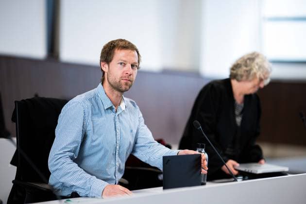 27.05.2026 - Urteilsverkündung beim Prozess gegen Daniela Klette: Der mutmaßlichen RAF-Terroristin wird versuchter Mord und die Beteiligung an bewaffneten Raubüberfällen vorgeworfen, die in einer umgebauten Reithalle vor dem Landgericht Verden (Aller) in Niedersachsen verhandelt wird. Die Staatsanwaltschaft fordert 15 Jahre Haft. Im Bild: Lukas Theune und Undine Weyers (beide Anwälte der Angeklagten). , *** 27 05 2026 Verdict announced at the trial of Daniela Klette The alleged RAF terrorist is accused of attempted murder and involvement in armed robberies, which is being tried in a converted riding arena at the Verden Aller Regional Court in Lower Saxony The public prosecutor is demanding 15 years in prison In the picture Lukas