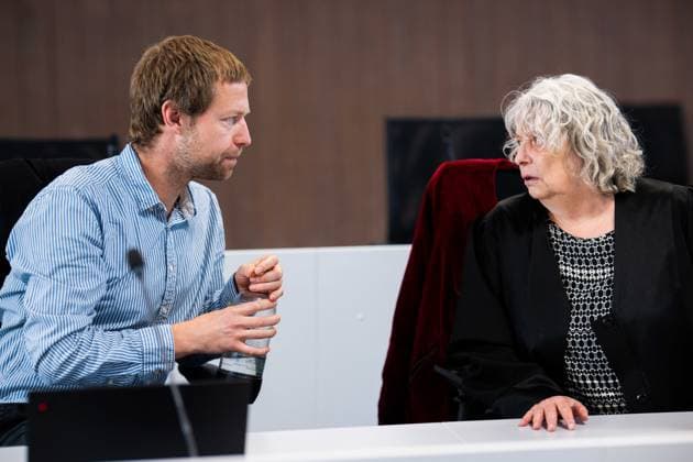 27.05.2026 - Urteilsverkündung beim Prozess gegen Daniela Klette: Der mutmaßlichen RAF-Terroristin wird versuchter Mord und die Beteiligung an bewaffneten Raubüberfällen vorgeworfen, die in einer umgebauten Reithalle vor dem Landgericht Verden (Aller) in Niedersachsen verhandelt wird. Die Staatsanwaltschaft fordert 15 Jahre Haft. Im Bild: Lukas Theune und Undine Weyers (beide Anwälte der Angeklagten). , *** 27 05 2026 Verdict announced at the trial of Daniela Klette The alleged RAF terrorist is accused of attempted murder and involvement in armed robberies, which is being tried in a converted riding arena at the Verden Aller Regional Court in Lower Saxony The public prosecutor is demanding 15 years in prison In the picture Lukas