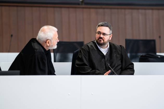 27.05.2026 - Urteilsverkündung beim Prozess gegen Daniela Klette: Der mutmaßlichen RAF-Terroristin wird versuchter Mord und die Beteiligung an bewaffneten Raubüberfällen vorgeworfen, die in einer umgebauten Reithalle vor dem Landgericht Verden (Aller) in Niedersachsen verhandelt wird. Die Staatsanwaltschaft fordert 15 Jahre Haft. Im Bild: Steffen Hörning (Anwalt der Nebenklage), Marcel Reinhardt, (Anwalt der Nebenklage). , *** 27 05 2026 Verdict announced at the trial against Daniela Klette The alleged RAF terrorist is accused of attempted murder and involvement in armed robberies, which is being tried in a converted riding arena at the Verden Aller Regional Court in Lower Saxony The public prosecutors office is demanding 15 year