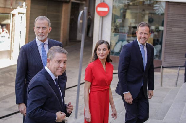 King Felipe and Queen Letizia, the President of Castilla La Mancha, Emiliano García Page 2i , and the Mayor of Toledo, Carlos Velázquez Romo, during the official ceremony for the presentation of the awards and the subsequent family photo with all the winners, inside the Primada de Santa María Cathedral, on May 27th, 2026, in Toledo, Castilla La Mancha Spain Their Majesties the King and Queen of Spain lead this solemn institutional ceremony to recognize the career, creativity and contribution of the honorees to the enrichment of the countrys artistic, cultural and musical heritage 27 MAY 2026 Juanma Jimé Toledo, Castilla La Mancha Toledo, Castilla La Mancha Spain  Copyright: xJuanmaxJimÃ nezx 7553293