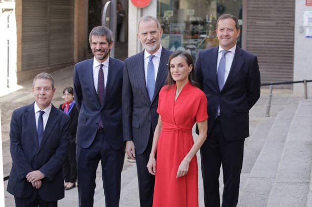 Their Majesties King Felipe and Queen Letizia, the President of Castilla La Mancha, Emiliano García Page i , the Minister of Culture, Ernest Urtasun 2i , and the Mayor of Toledo, Carlos Velázquez Romo d , during the official ceremony for the presentation of the awards and the subsequent family photo with all the winners, inside the Catedral Primada de Santa María, on May 27, 2026, in Toledo, Castilla La Mancha Spain Their Majesties the King and Queen of Spain lead this solemn institutional ceremony to recognize the career, creativity and contribution of the honorees to the enrichment of the artistic, cultural and musical heritage of the country 27 MAY 2026 Juanma Jimé Toledo, Castilla La Mancha Toledo, Castilla La Mancha Spain  Copyright: xJuanmaxJimÃ nezx 7553296