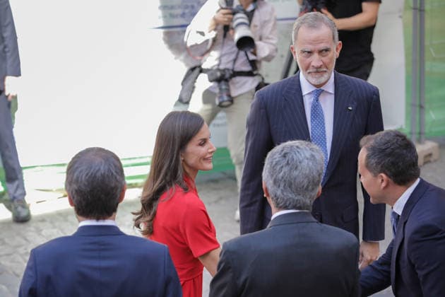 The King and Queen of Spain preside over the ceremony for the awarding of the Medals of Merit in Fine Arts 2024 in Toledo King Felipe and Queen Letizia, during the official ceremony for the presentation of the awards and the subsequent family photo with all the winners, inside the Cathedral Primada de Santa María, on May 27th, 2026, in Toledo, Castilla La Mancha Spain Their Majesties the King and Queen of Spain lead this solemn institutional ceremony to recognize the career, creativity and contribution of the honorees to the enrichment of the artistic, cultural and musical heritage of the country 27 MAY 2026 Juanma Jimé Toledo, Castilla La Mancha Toledo, Castilla La Mancha Spain  Copyright: xJuanmaxJimÃ nezx 7553297