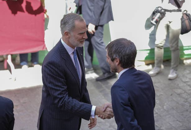 King Felipe and the Minister of Culture, Ernest Urtasun, during the official ceremony for the awarding of the Medals of Merit in Fine Arts 2024 and the subsequent family photo with all the winners, inside the Cathedral Primada de Santa María, on May 27, 2026, in Toledo, Castilla La Mancha Spain Their Majesties the King and Queen of Spain lead this solemn institutional ceremony to recognize the career, creativity and contribution of the honorees to the enrichment of the artistic, cultural and musical heritage of the country 27 MAY 2026 Juanma Jimé Toledo, Castilla La Mancha Toledo, Castilla La Mancha Spain  Copyright: xJuanmaxJimÃ nezx 7553304