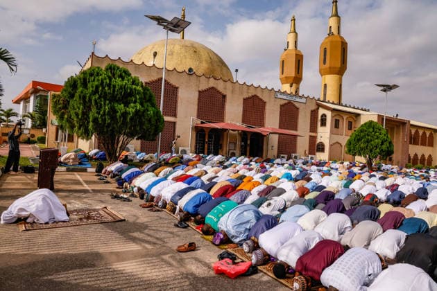Muslims perform Eid al-Adha prayer in Lagos, Nigeria LAGOS, NIGERIA - MAY 27: Muslim worshippers perform the Eid al-Adha (Feast of Sacrifice) prayer at the courtyard of the Central Mosque in Lagos, Nigeria, on May 27, 2026. Emmanuel Osodi Anadolu Lagos Nigeria. Editorial use only. Please get in touch for any other usage.  Copyright: x2026xAnadoluxEmmanuelxOsodix