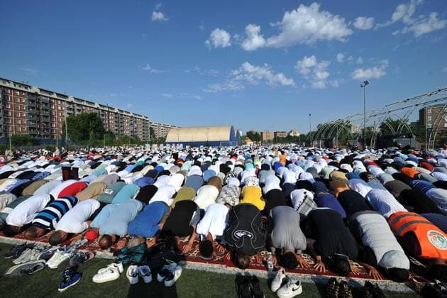 foto Mario Romano IPP Milano 27 05 2026 Eid Al Adha 2026 , ossia -la festa del sacrificio- nella religione islamica nella foto la preghiera Italy Photo Press - World Copyright Id al-adha, ossia -la festa del *** photo Mario Romano IPP Milan 27 05 2026 Eid Al Adha 2026 , i.e. the feast of sacrifice in the Islamic religion in the photo the prayer Italy Photo Press World Copyright Id al adha, i.e. the feast of 