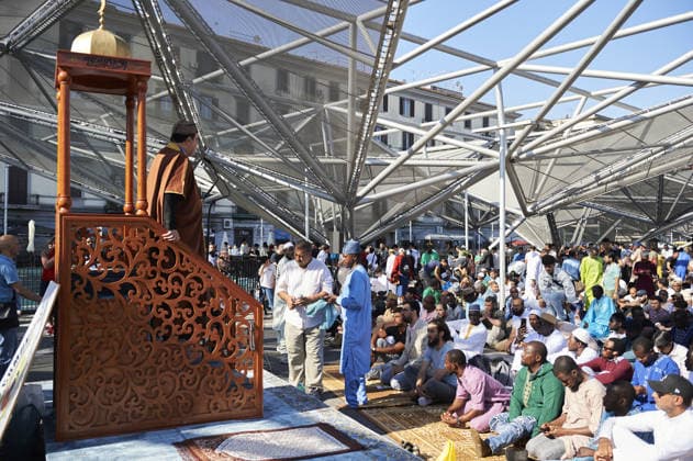 Muslim community gathers for Eid al-Adha prayer in Naples, Italy NAPLES, ITALY - MAY 27: Imam Amar Abdhallah speaks as the Muslim community gather to perform the Eid al-Adha (Feast of the Sacrifice) morning prayer in Naples, Italy, on May 27, 2026. Eliano Imperato Anadolu Naples Italy. Editorial use only. Please get in touch for any other usage.  Copyright: x2026xAnadoluxElianoxImperatox