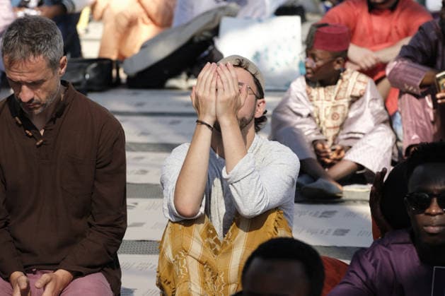 Muslim community gathers for Eid al-Adha prayer in Naples, Italy NAPLES, ITALY - MAY 27: Members of the Muslim community gather to perform the Eid al-Adha (Feast of the Sacrifice) morning prayer in Naples, Italy, on May 27, 2026. Eliano Imperato Anadolu Naples Italy. Editorial use only. Please get in touch for any other usage.  Copyright: x2026xAnadoluxElianoxImperatox