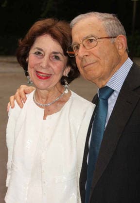 **FILE PHOTO** Donald Newhouse Has Passed Away. Donald Newhouse and wife Susan Newhouse attend The Fresh Air Fund s Annual Spring Gala honoring American Heroes at Tavern On the Green in New York City on June 4, 2009. Photo Copyright: xx