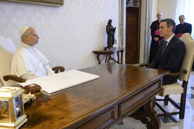 Pope Leo XIV Meets Pedro Sanchez Perez-Castejon - Vatican Pope Leo XIV receives the Prime Minister of Spain, Pedro Sanchez Perez-Castejon, in the Vatican on May 27, 2026. Photo by (EV) Simone Risoluti Vatican Media ABACAPRESS.COM Vatican Vatican (or Holy See)  Copyright: xABACAx