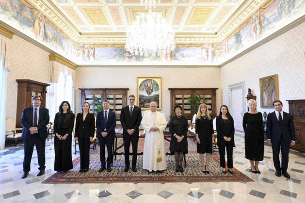 Pope Leo XIV Meets Pedro Sanchez Perez-Castejon - Vatican Pope Leo XIV receives the Prime Minister of Spain, Pedro Sanchez Perez-Castejon, in the Vatican on May 27, 2026. Photo by (EV) Simone Risoluti Vatican Media ABACAPRESS.COM Vatican Vatican (or Holy See)  Copyright: xABACAx