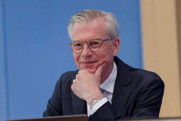 Wirtschaftsweise stellen Frühjahrsgutachten vor 2026-05-27 Deutschland, Berlin Bundespressekonferenz: Der Sachverständigenrat zur Begutachtung der gesamtwirtschaftlichen Entwicklung präsentiert sein Frühjahrsgutachten 2026. Im Bild v.l.: Prof. Dr. Martin Werding, Prof. Dr. Achim Truger, Prof. Dr. Monika Schnitzer, Vorsitzende, Prof. Dr. Gabriel Felbermayr, Ph.D., Prof. Dr. Veronika Grimm.. *** The German Council of Economic Experts presents its Spring Report 2026 05 27 Germany, Berlin Federal Press Conference The German Council of Economic Experts presents its Spring Report 2026 Pictured from left Prof Dr Martin Werding, Prof Dr Achim Truger, Prof Dr Monika Schnitzer, Chairwoman, Prof Dr Gabriel Felbermayr, Ph D , Prof Dr Ver