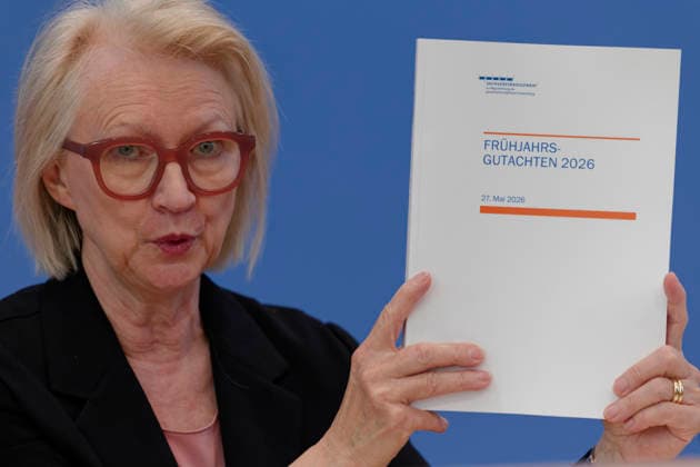 Wirtschaftsweise stellen Frühjahrsgutachten vor 2026-05-27 Deutschland, Berlin Bundespressekonferenz: Der Sachverständigenrat zur Begutachtung der gesamtwirtschaftlichen Entwicklung präsentiert sein Frühjahrsgutachten 2026. Im Bild Prof. Dr. Monika Schnitzer, Vorsitzende.. *** The German Council of Economic Experts presents its spring report 2026 05 27 Germany, Berlin Federal Press Conference The German Council of Economic Experts presents its spring report 2026 In the picture Prof Dr Monika Schnitzer, Chairwoman