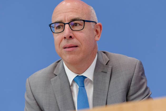Wirtschaftsweise stellen Frühjahrsgutachten vor 2026-05-27 Deutschland, Berlin Bundespressekonferenz: Der Sachverständigenrat zur Begutachtung der gesamtwirtschaftlichen Entwicklung präsentiert sein Frühjahrsgutachten 2026. Im Bild Prof. Dr. Gabriel Felbermayr, Ph.D. *** The German Council of Economic Experts presents its Spring Report 2026 05 27 Germany, Berlin Federal Press Conference The German Council of Economic Experts presents its Spring Report 2026 In the picture Prof Dr Gabriel Felbermayr, Ph D