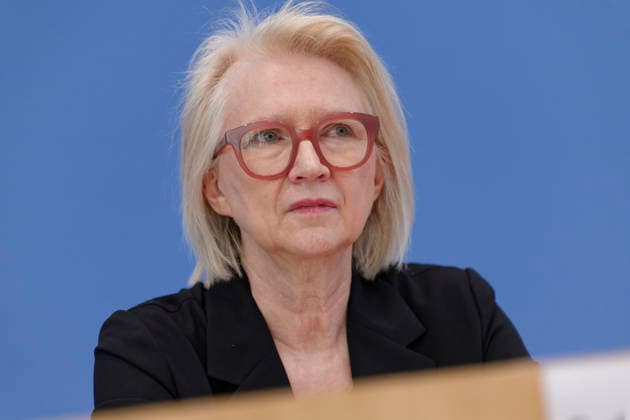 Wirtschaftsweise stellen Frühjahrsgutachten vor 2026-05-27 Deutschland, Berlin Bundespressekonferenz: Der Sachverständigenrat zur Begutachtung der gesamtwirtschaftlichen Entwicklung präsentiert sein Frühjahrsgutachten 2026. Im Bild Prof. Dr. Monika Schnitzer, Vorsitzende.. *** The German Council of Economic Experts presents its spring report 2026 05 27 Germany, Berlin Federal Press Conference The German Council of Economic Experts presents its spring report 2026 In the picture Prof Dr Monika Schnitzer, Chairwoman