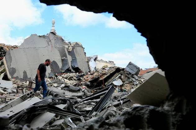 (260527) -- TYRE, May 27, 2026 -- This photo taken on May 26, 2026 shows a citizen inspecting his house destroyed by an Israeli airstrike in Tyre, Lebanon. Israeli strikes on southern and eastern Lebanon killed at least 18 people and wounded more than 20 others on Tuesday, according to Lebanon s official sources, as Israel intensified its bombardment campaign across southern Lebanon. (Photo by Xinhua) LEBANON-TYRE-ISRAELI RAID AlixHashisho 