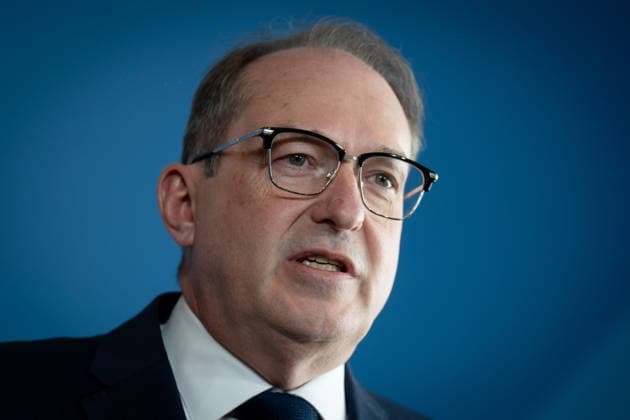 Pressestatement, Bundesinnenminister, Alexander Dobrindt Berlin, Pressestatement, Bundesinnenminister, Alexander Dobrindt, Bundesministerium des Innern Berlin Berlin GER *** Press statement, Federal Minister of the Interior, Alexander Dobrindt Berlin, Press statement, Federal Minister of the Interior, Alexander Dobrindt, Federal Ministry of the Interior Berlin Berlin GER