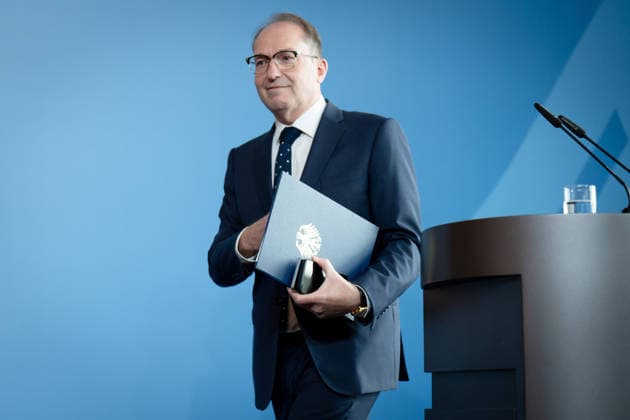 Pressestatement, Bundesinnenminister, Alexander Dobrindt Berlin, Pressestatement, Bundesinnenminister, Alexander Dobrindt, Bundesministerium des Innern Berlin Berlin GER *** Press statement, Federal Minister of the Interior, Alexander Dobrindt Berlin, Press statement, Federal Minister of the Interior, Alexander Dobrindt, Federal Ministry of the Interior Berlin Berlin GER